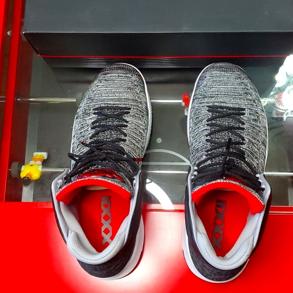 Air Jordan XXXll - Picture 5 of 10